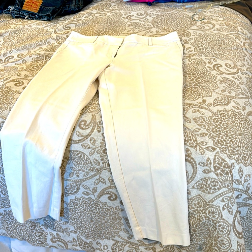 White Ann Taylor Loft Marissa pants. Size 8.